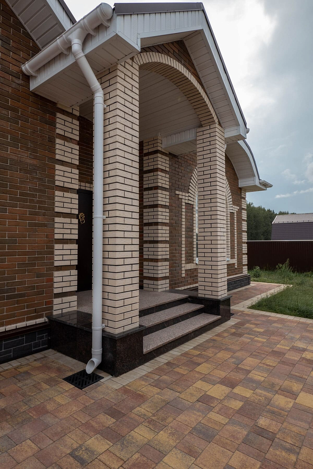 Брусчатка Старый город Осень в частном доме Брусчатка Старый город Осень в частном доме