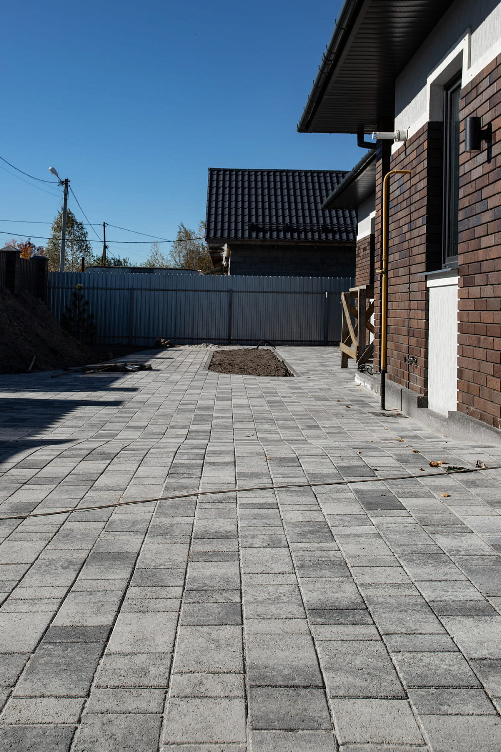 Благоустройство дома: плитка в цвете Антрацит и шаговые дорожки Благоустройство дома: плитка в цвете Антрацит и шаговые дорожки